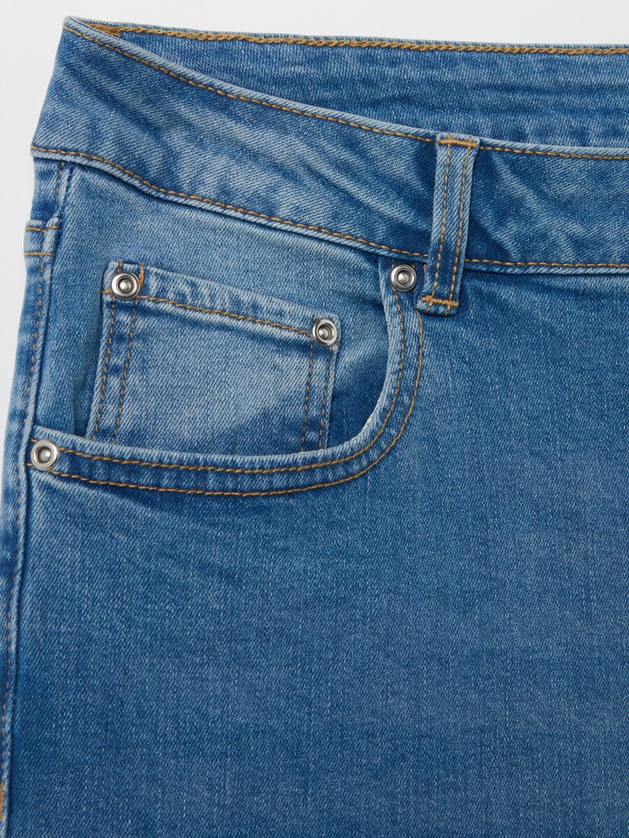 Relaxed-fit frayed jeans_5