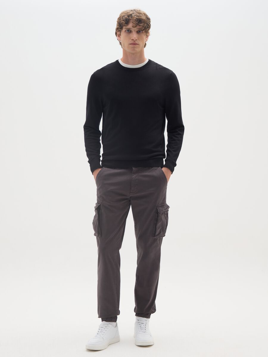 Pantaloni cargo in misto cotone elasticizzato grigi slim fit_0