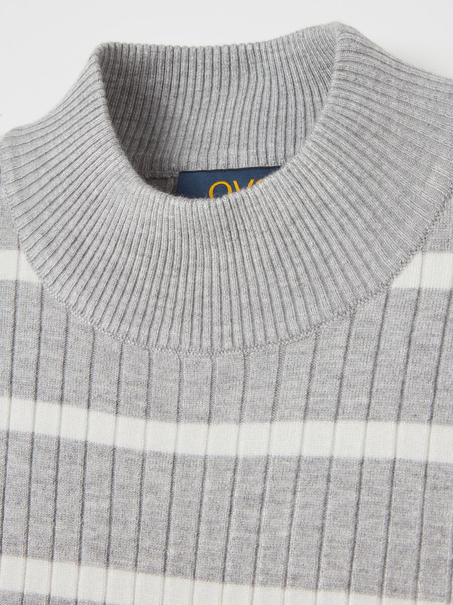 Flat ribbed top with striped pattern_5