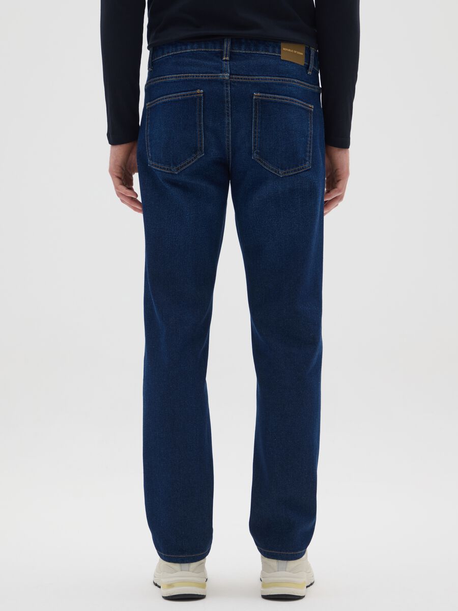 Blue cotton blend regular fit jeans_2