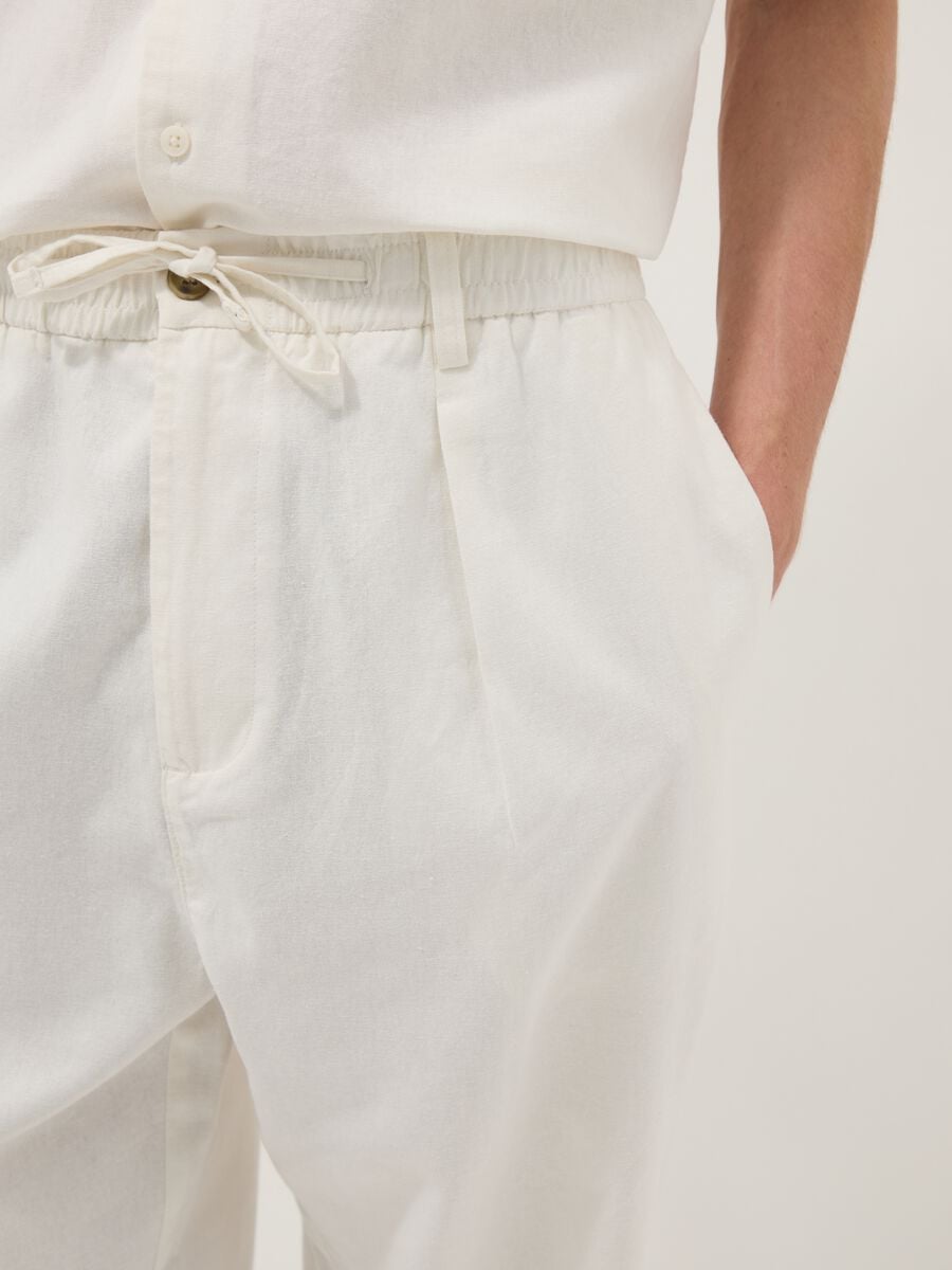Pantaloni bianchi in misto lino e cotone con vita elasticizzata_3