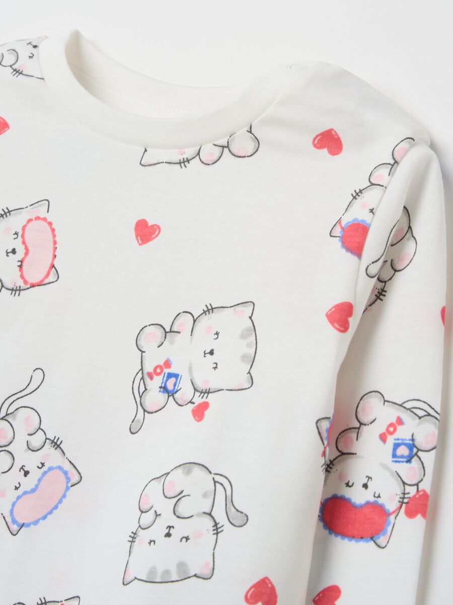 Long pyjamas with kittens and hearts print_2