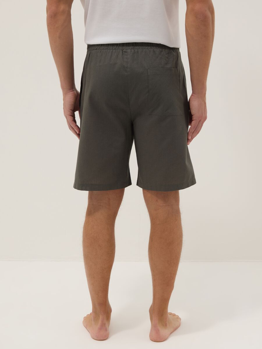 Pantaloncini pigiama in misto cotone e lino verde regular fit_2
