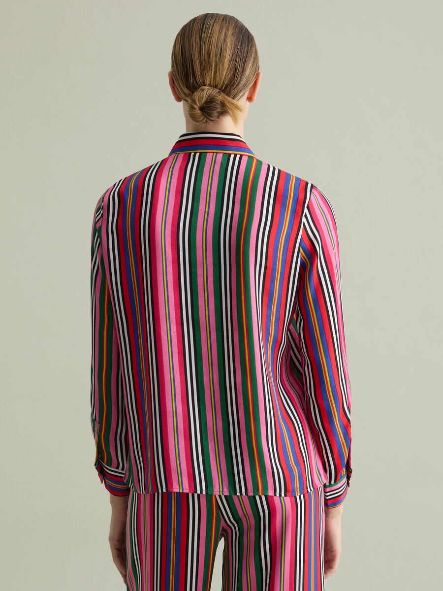Fluid shirt with multicoloured stripes_3