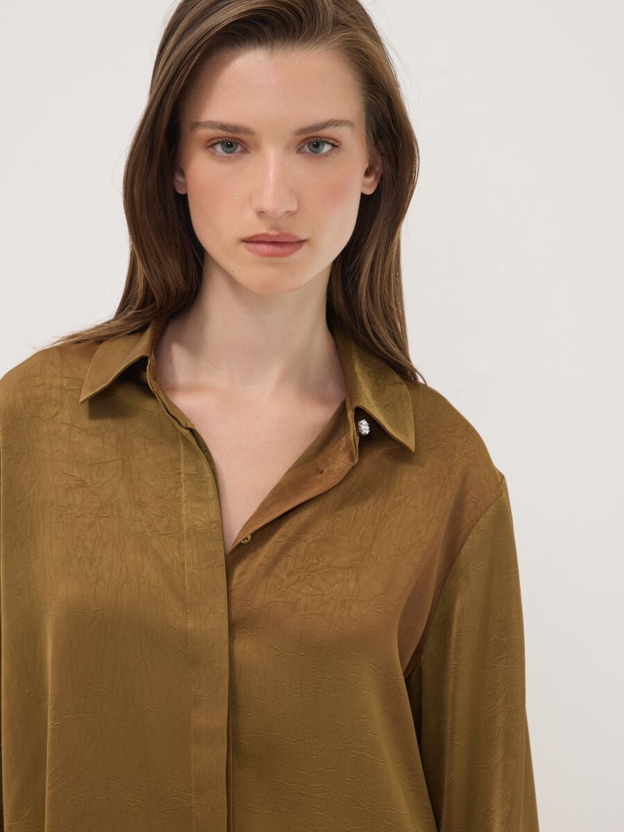Camicia verde regular fit con collo classico_0