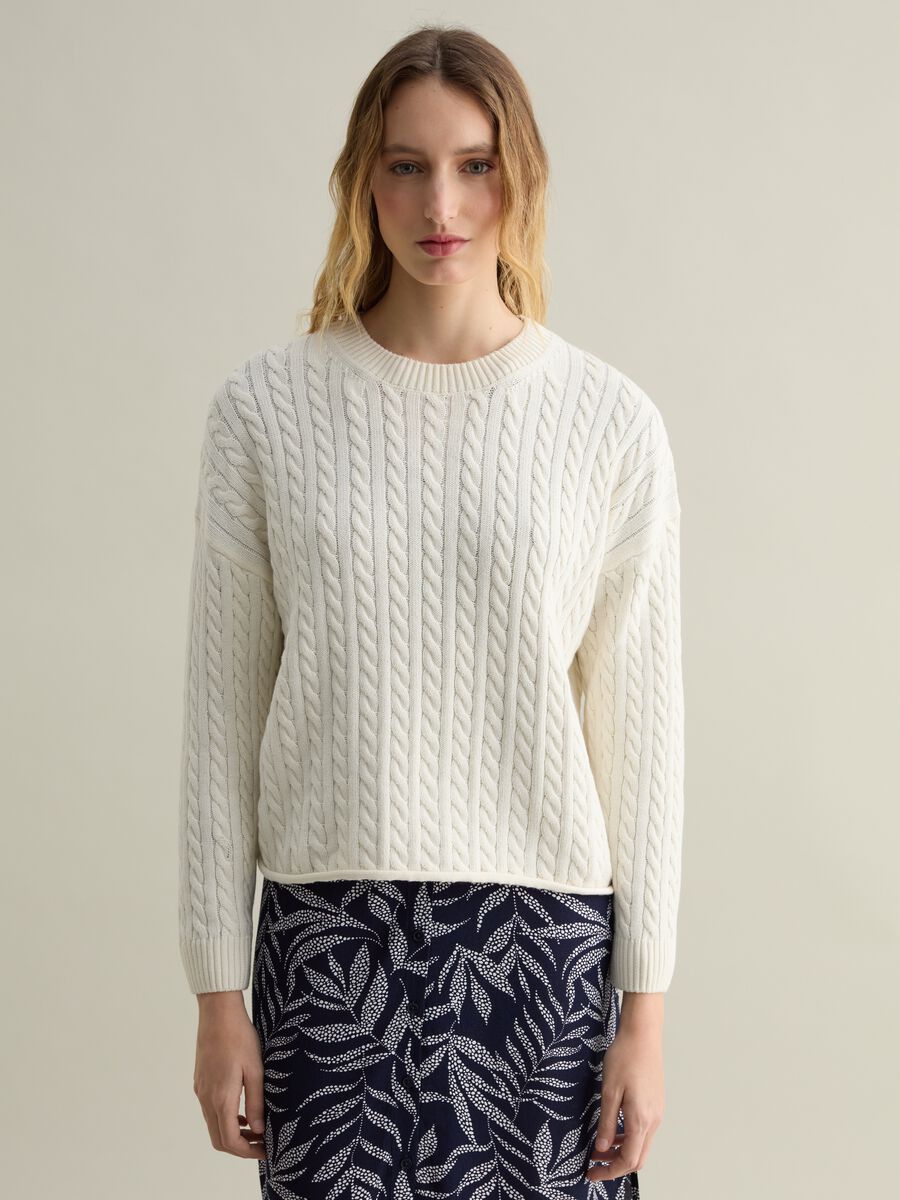 Ribbed pullover with cable-knit design_0