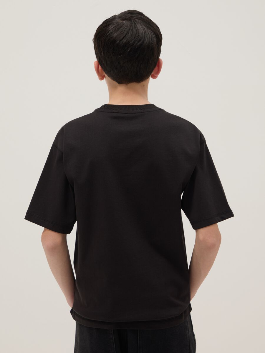 Boys&rsquo; black 100% cotton oversized T-shirt with chest pocket_2