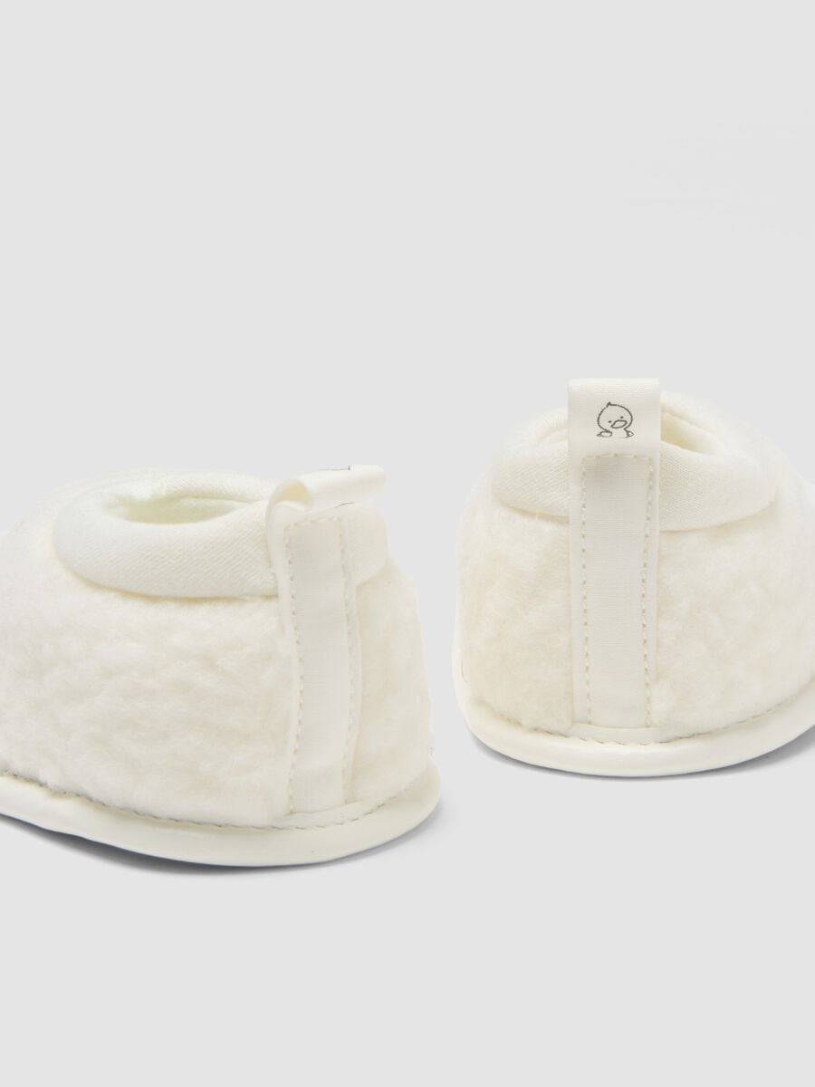 Soft, padded white baby booties_2