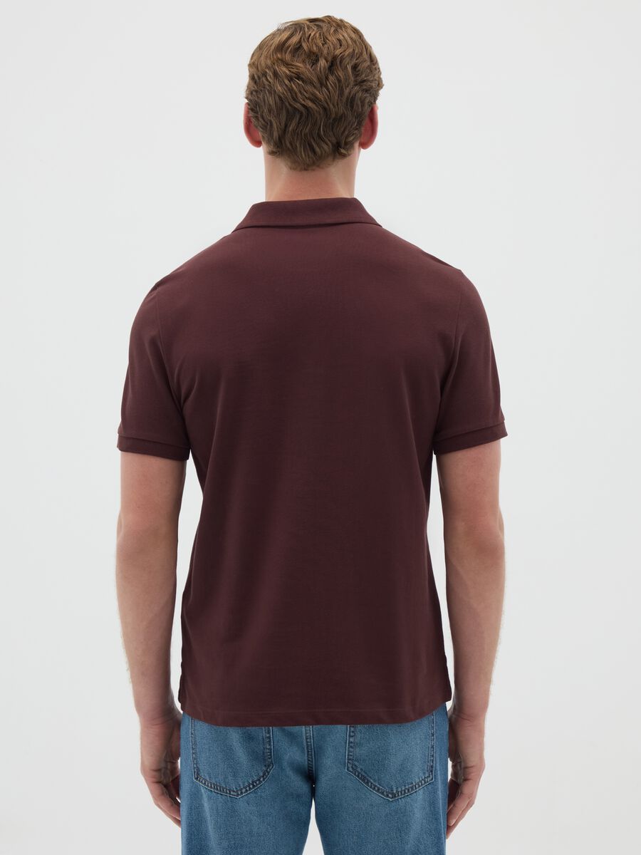 Polo da uomo in puro cotone marrone regular fit_3