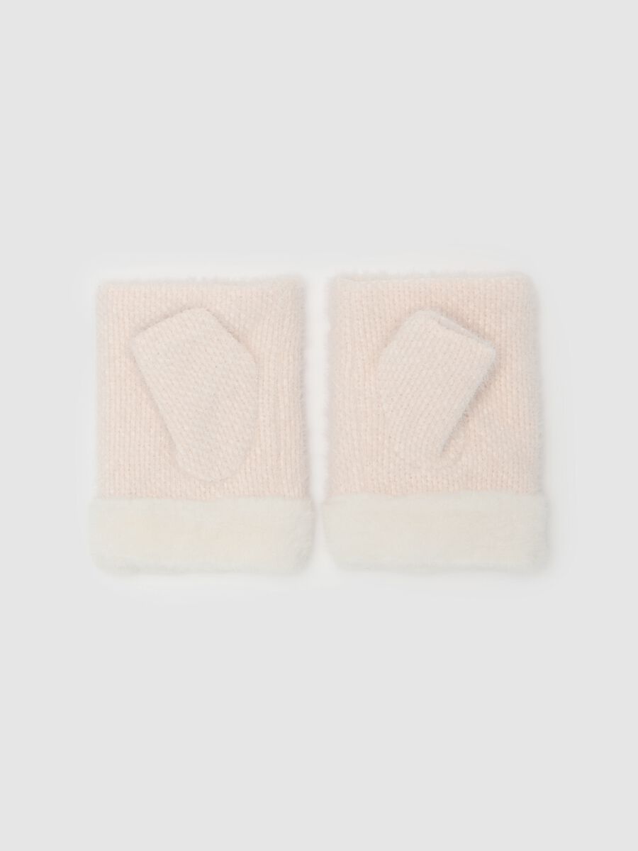 Half-finger gloves with faux fur cuffs_1