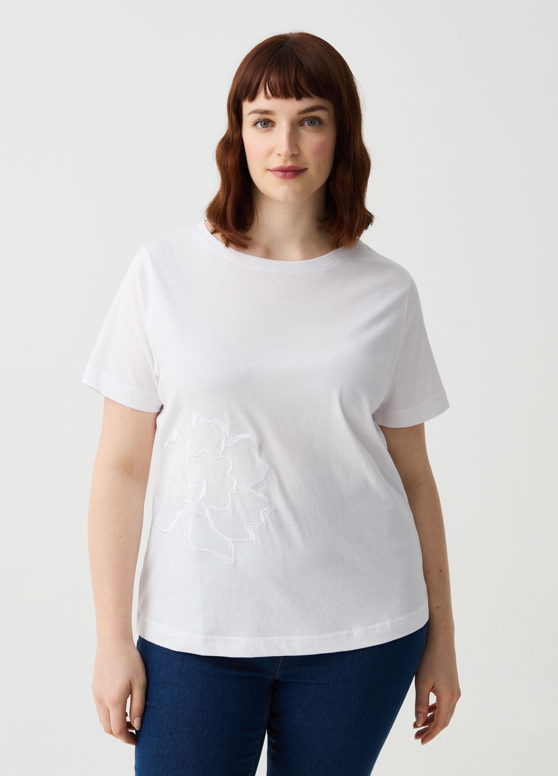 T-shirt con ricamo fiore Curvy