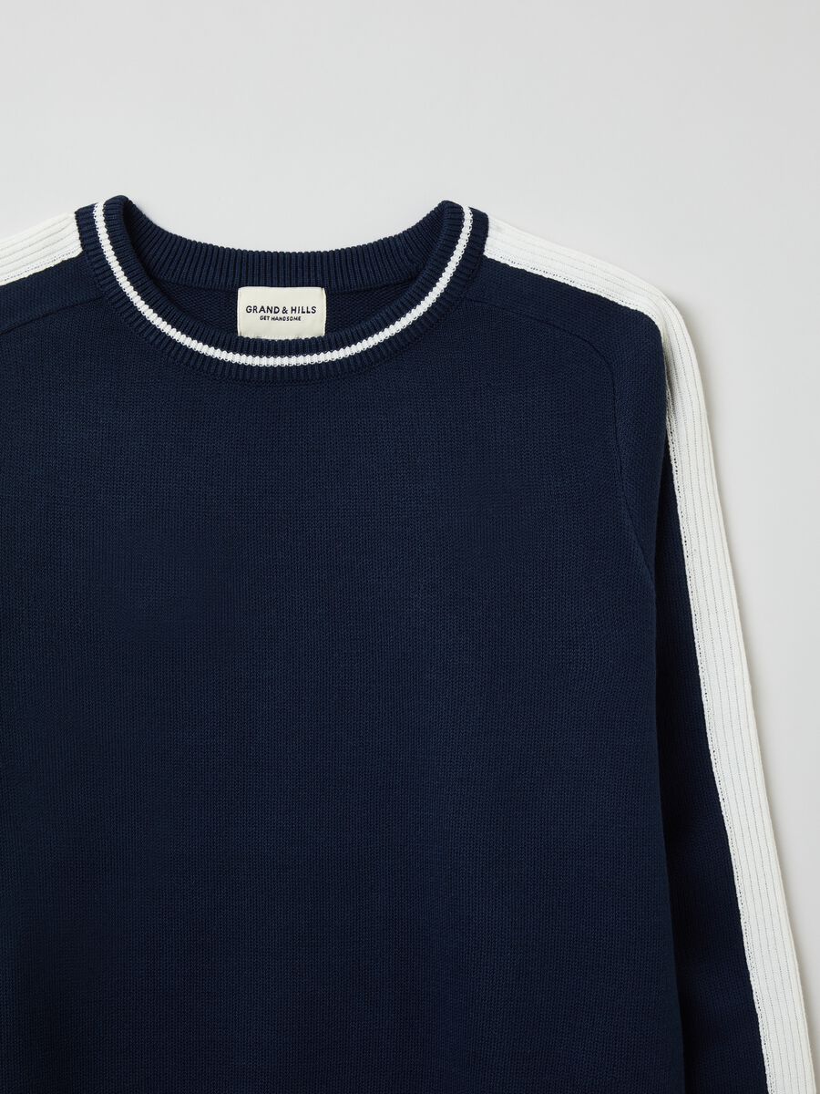 Pullover con profili rigati_2
