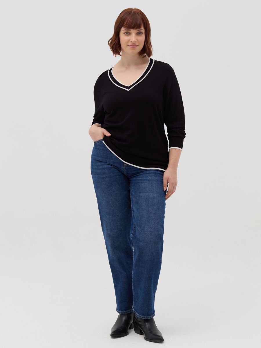 Curvy pullover with contrasting edging_1