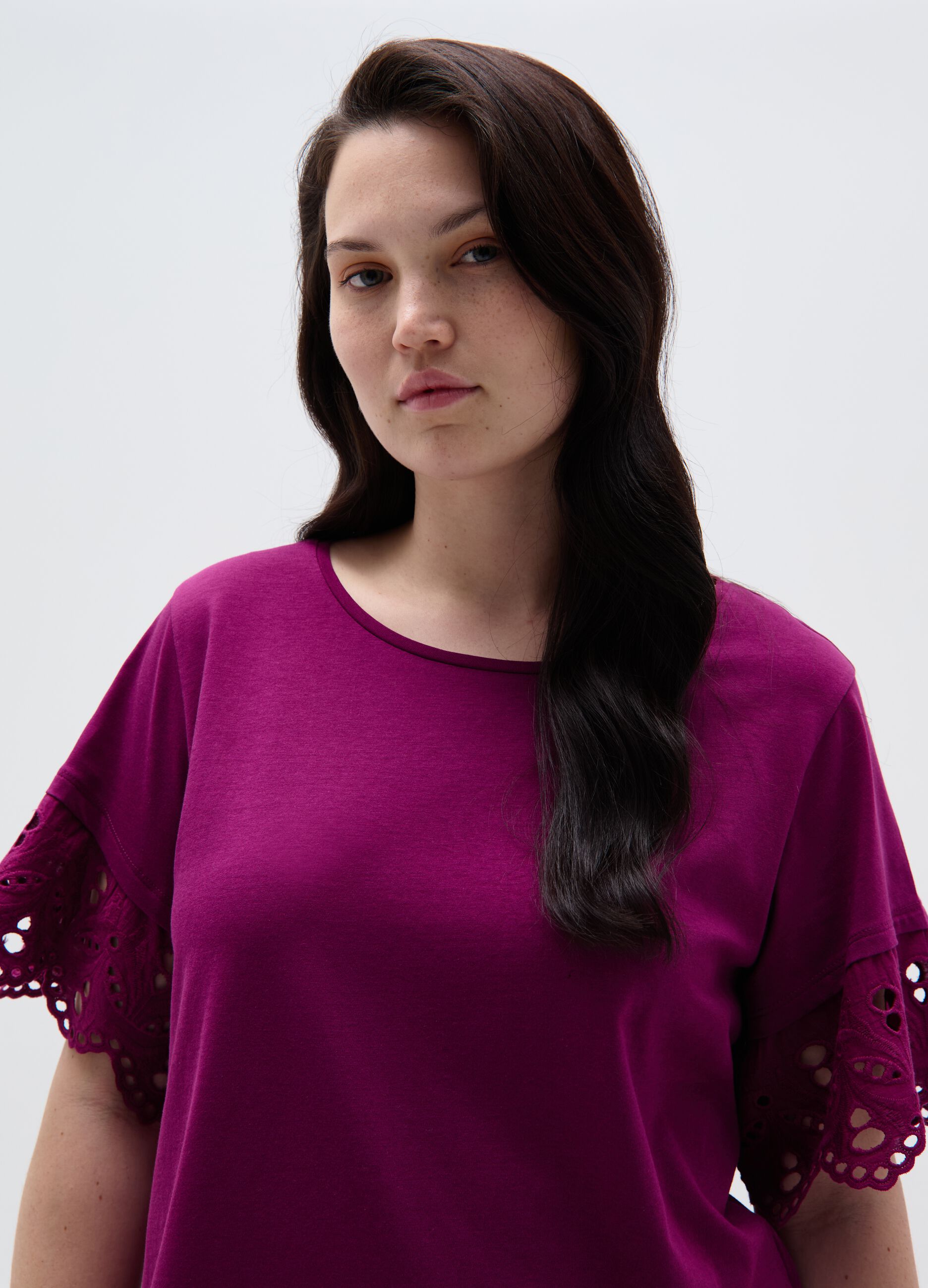 Curvy T-shirt with broderie anglaise frills