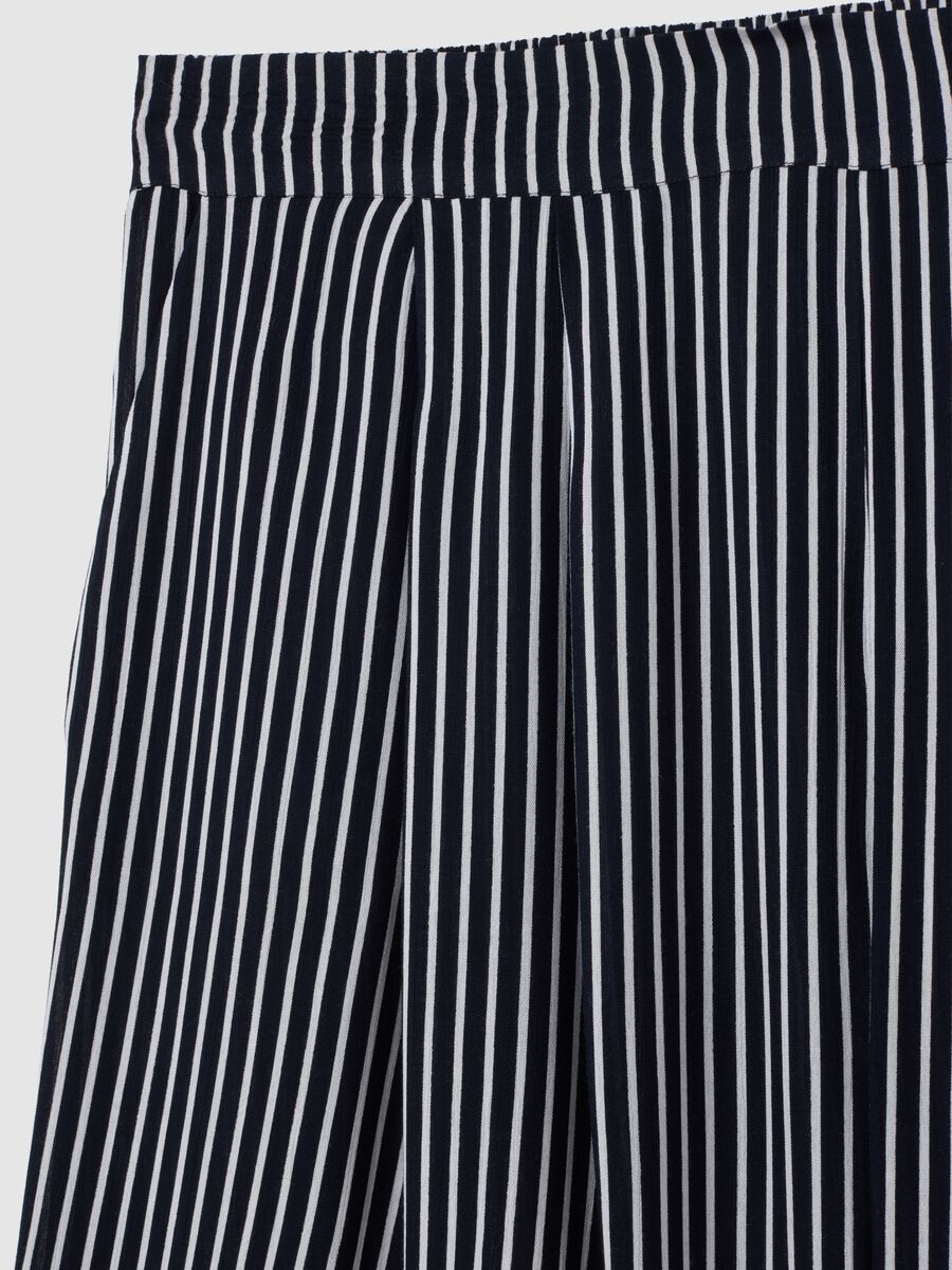 Women's multicolour viscose relaxed fit shorts_1