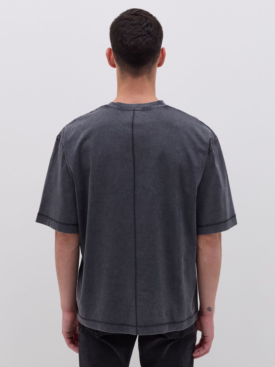 T-shirt in cotone con scollo rotondo_2