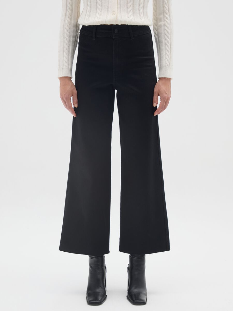 Pantaloni neri a gamba larga in tessuto elasticizzato_1