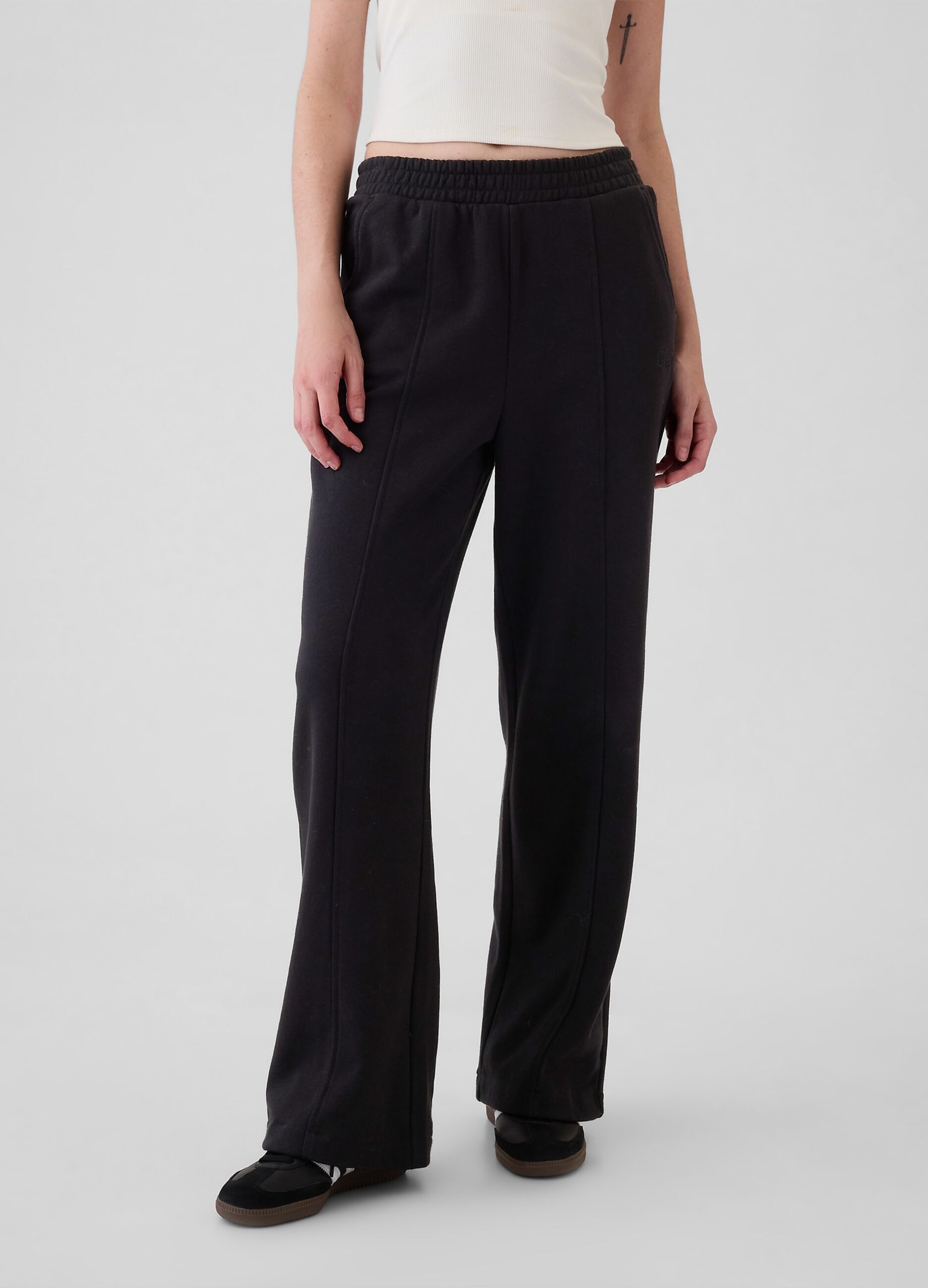 Straight-fit jogger trousers with raised stitching