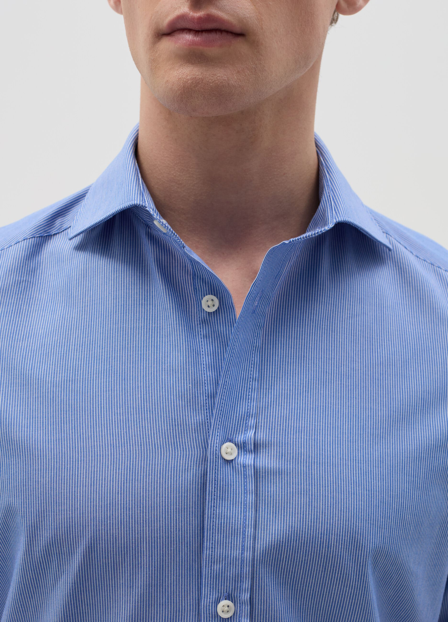Slim-fit easy-iron shirt with thin stripes