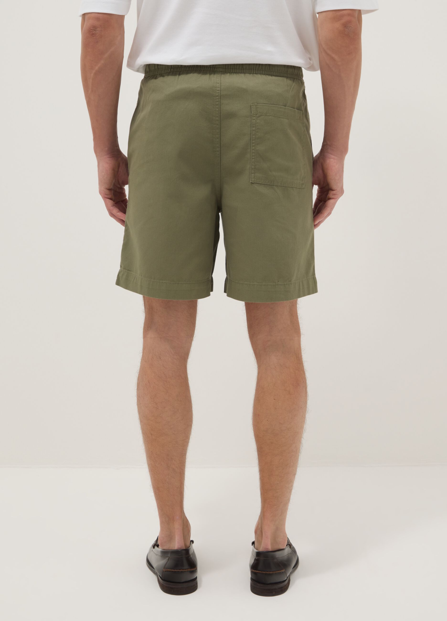Green regular-fit pure cotton shorts