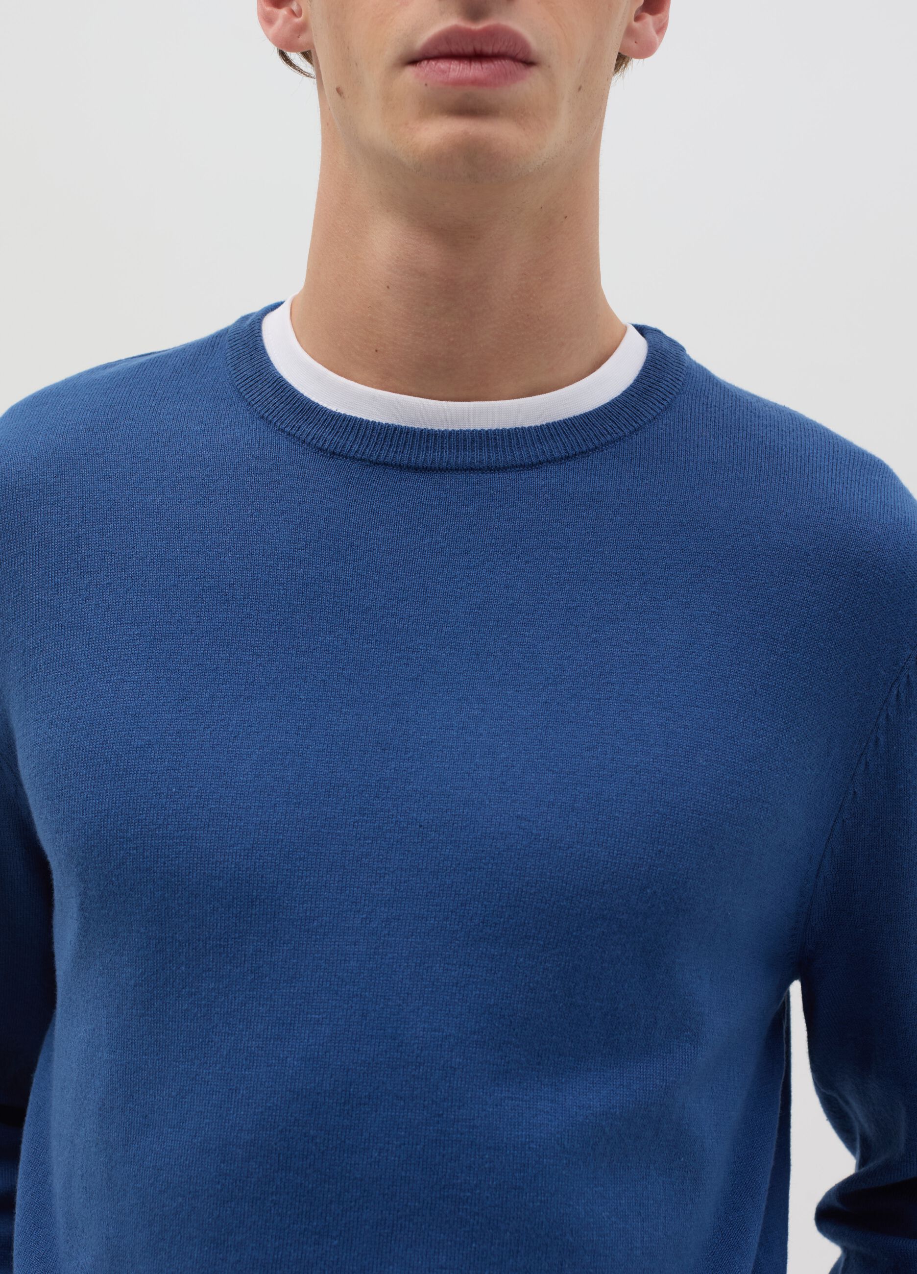 Round neck pullover