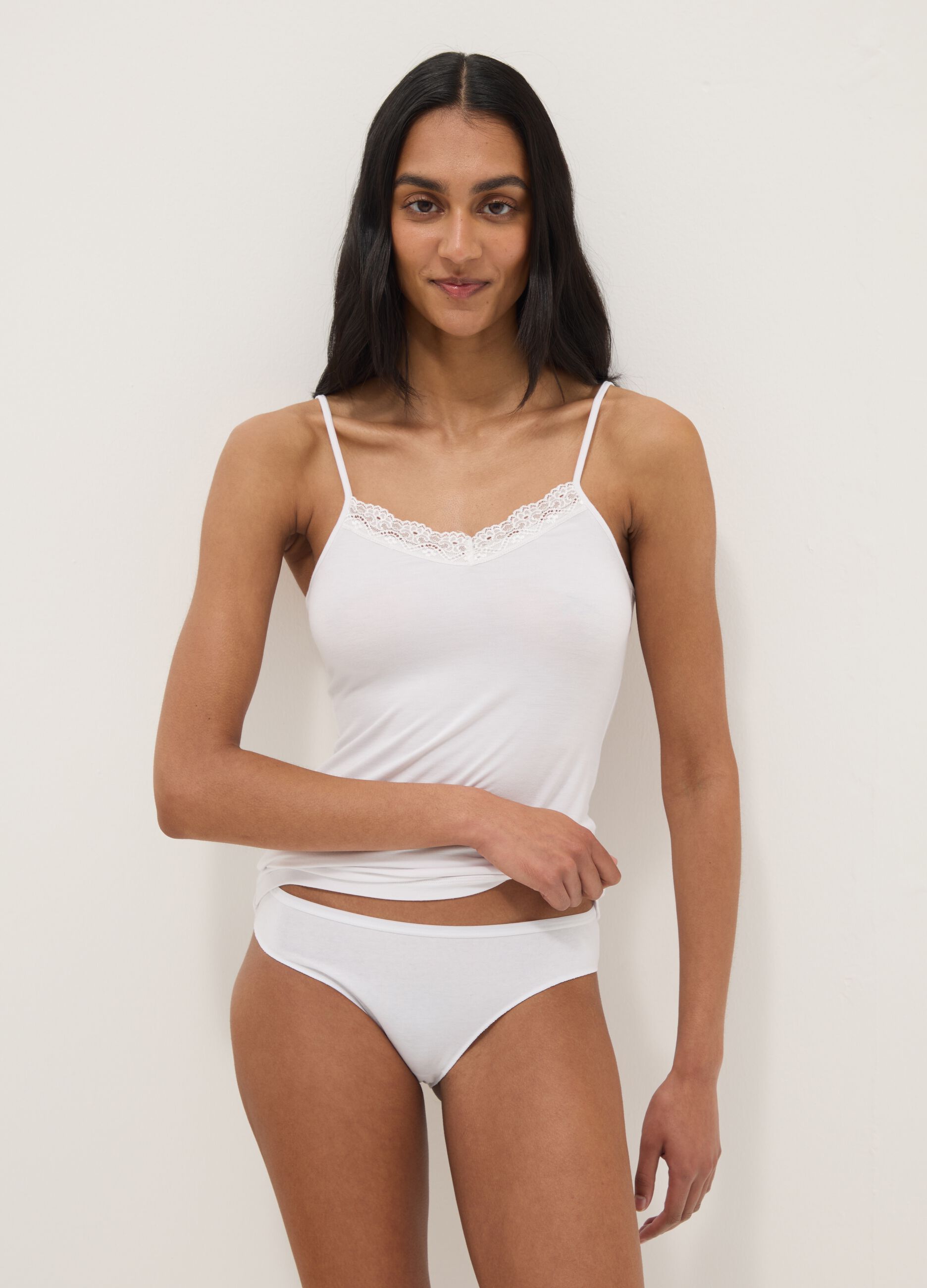 White stretchy viscose slim fit tank top with lace