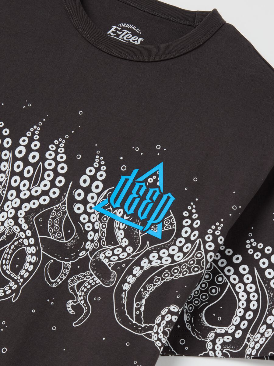 Black T-shirt with short sleeves and print_5