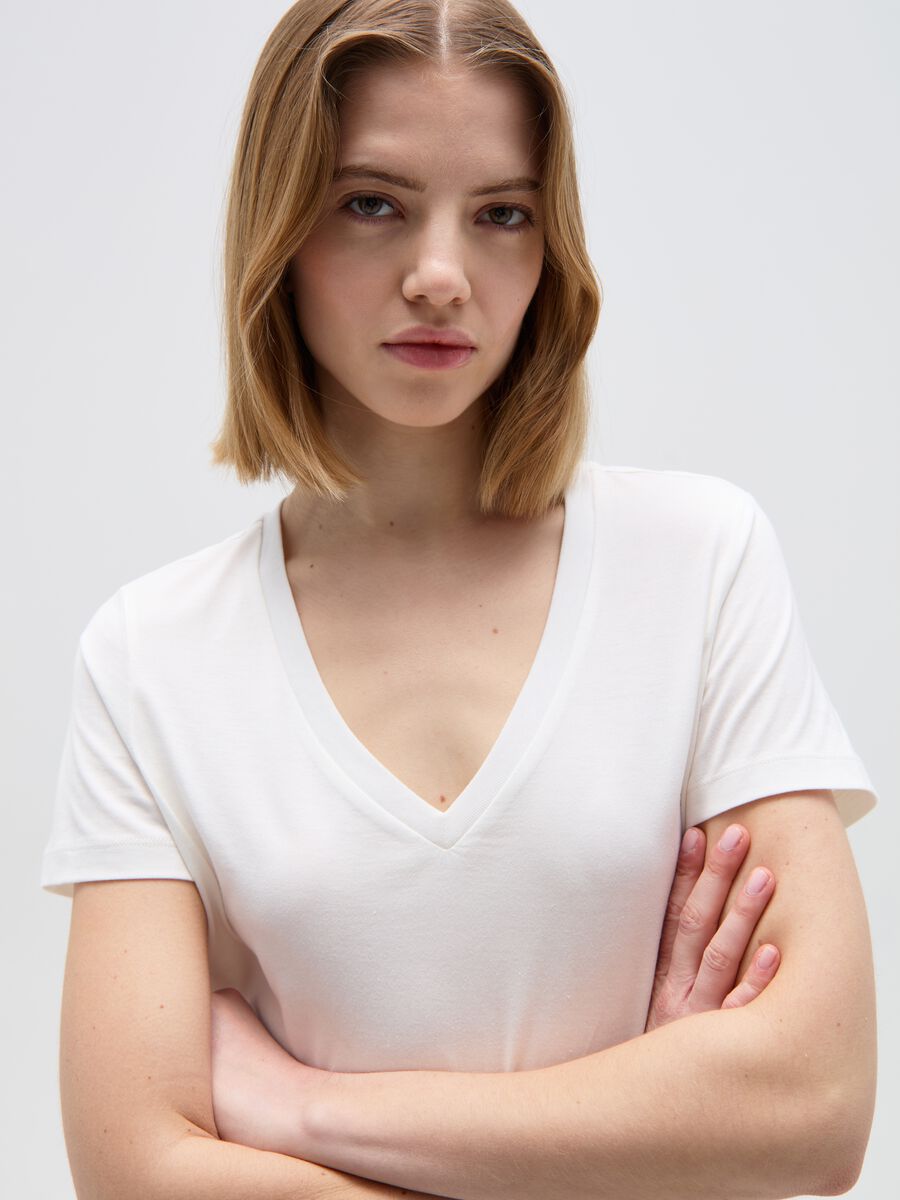 Women’s white regular-fit T-shirt in 100% cotton with round neck_2