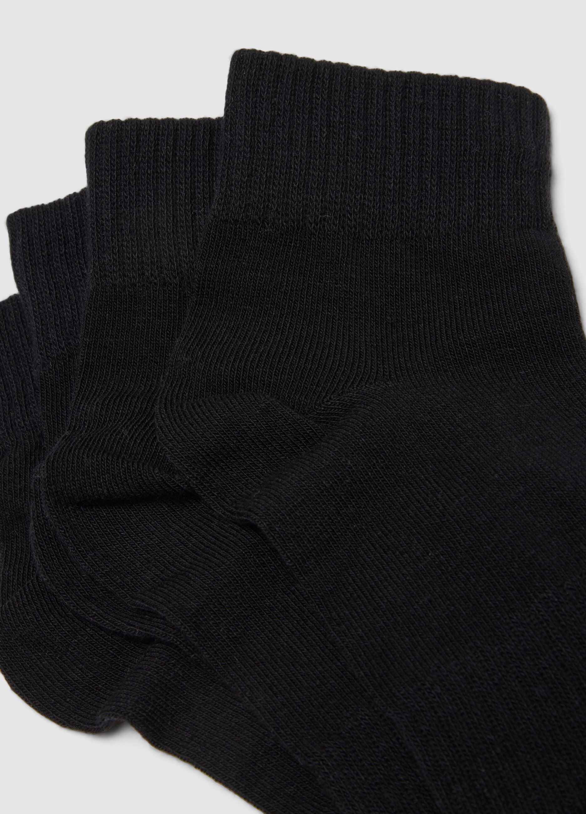 3-pack of black organic cotton ankle sports socks