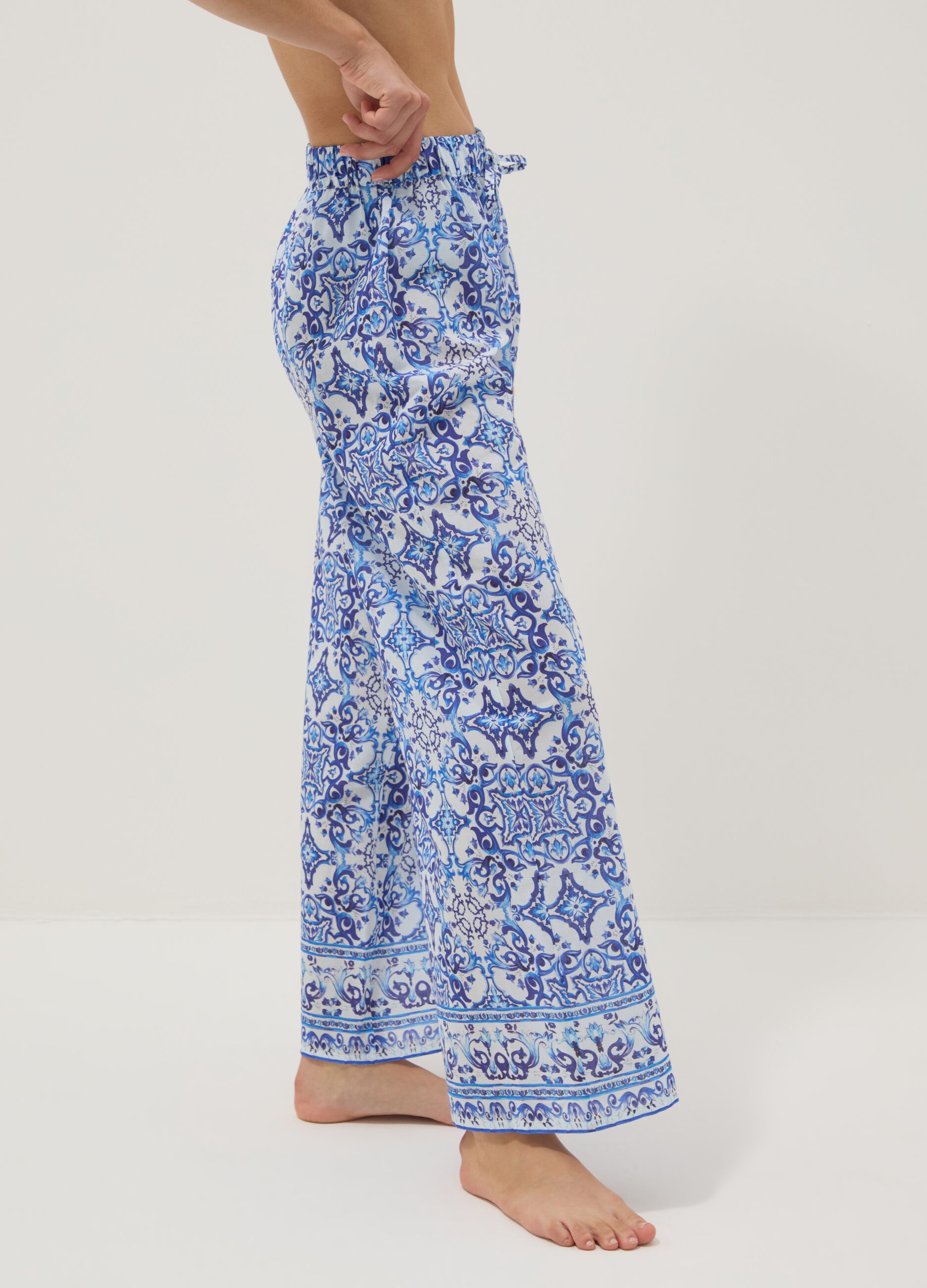 Blue pure cotton trousers with all-over print