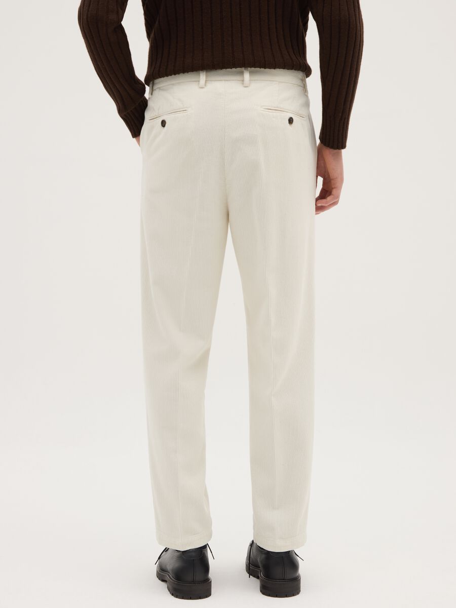 White corduroy chino trousers in pure cotton with regular fit_2