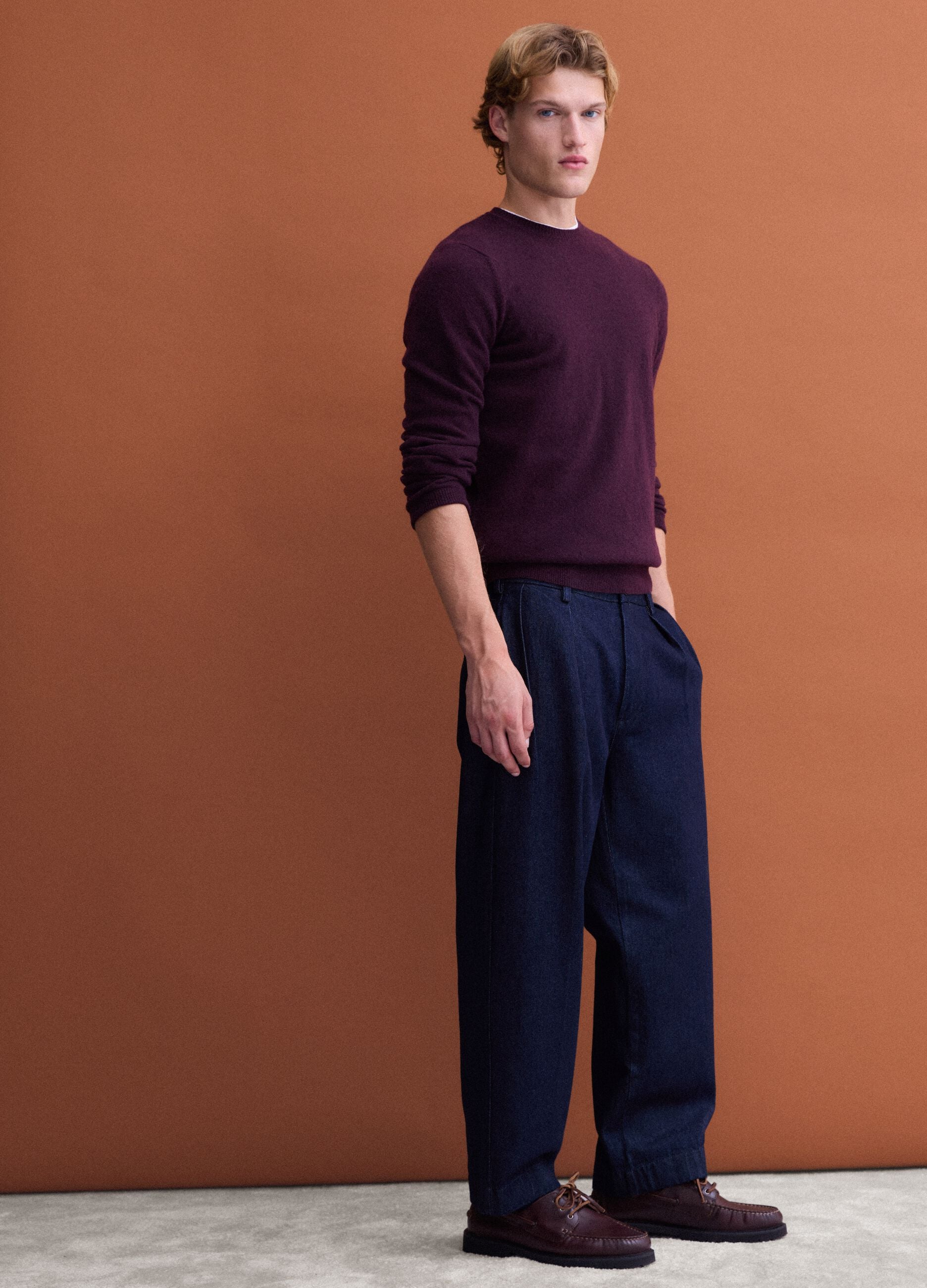 Pullover viola in pura lana a girocollo regular fit