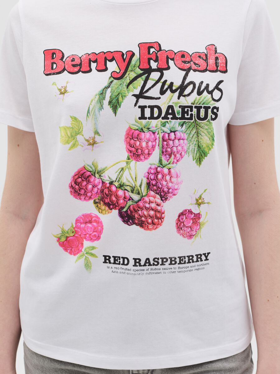 White T-shirt with red fruit print_2
