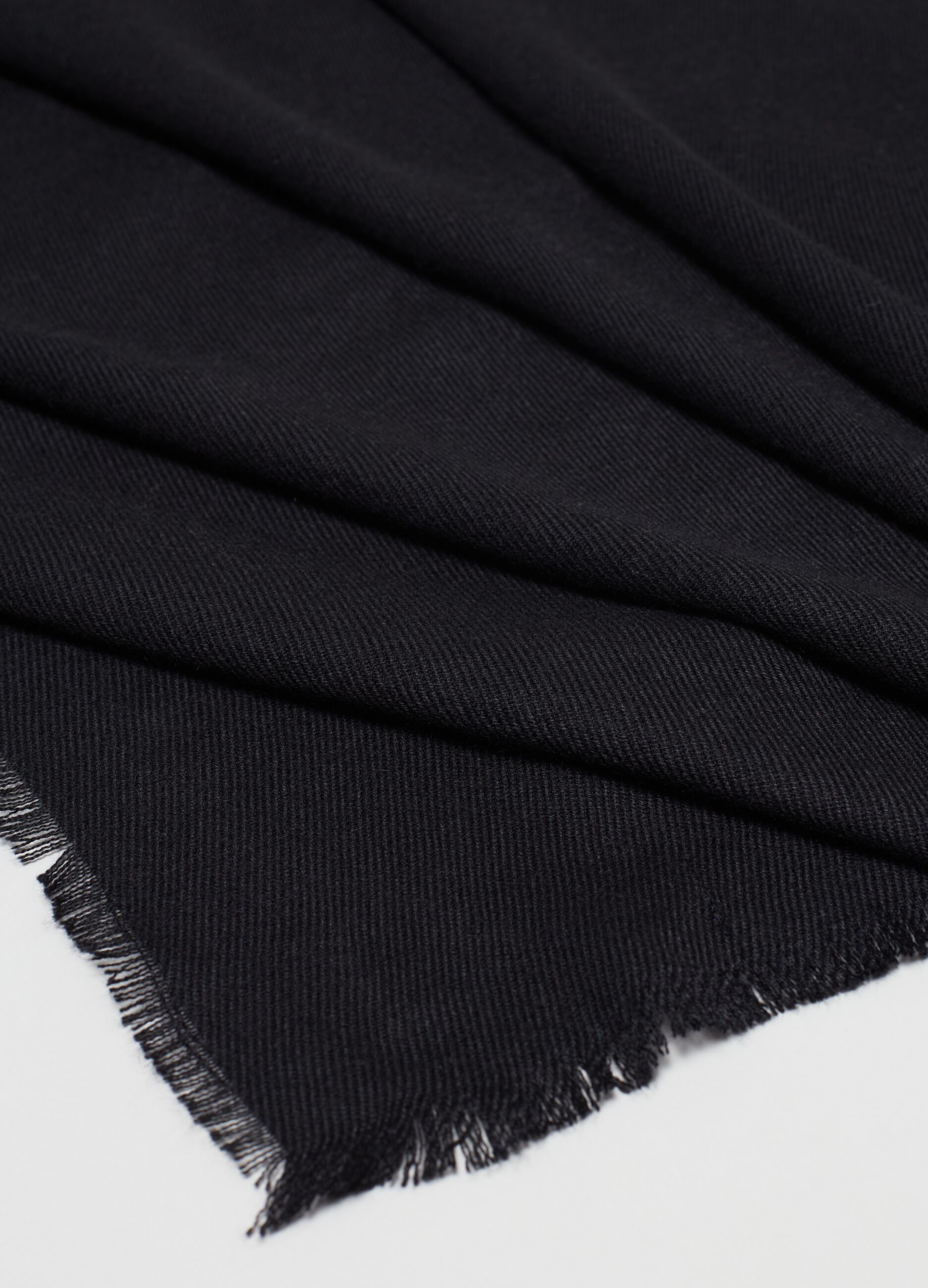Pashmina con orlo sfrangiato_2