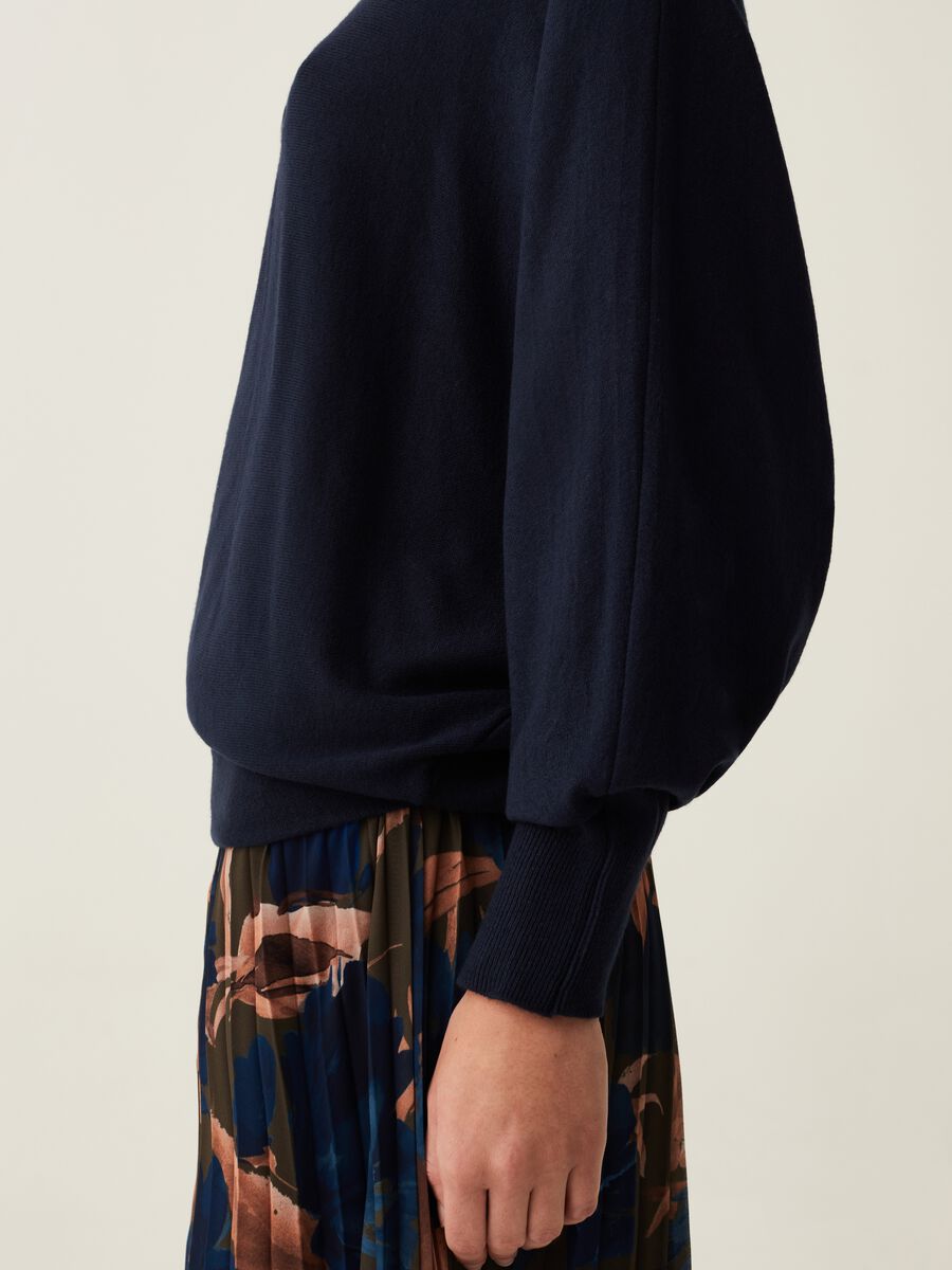 Maglia oversize con scollo a barca_3