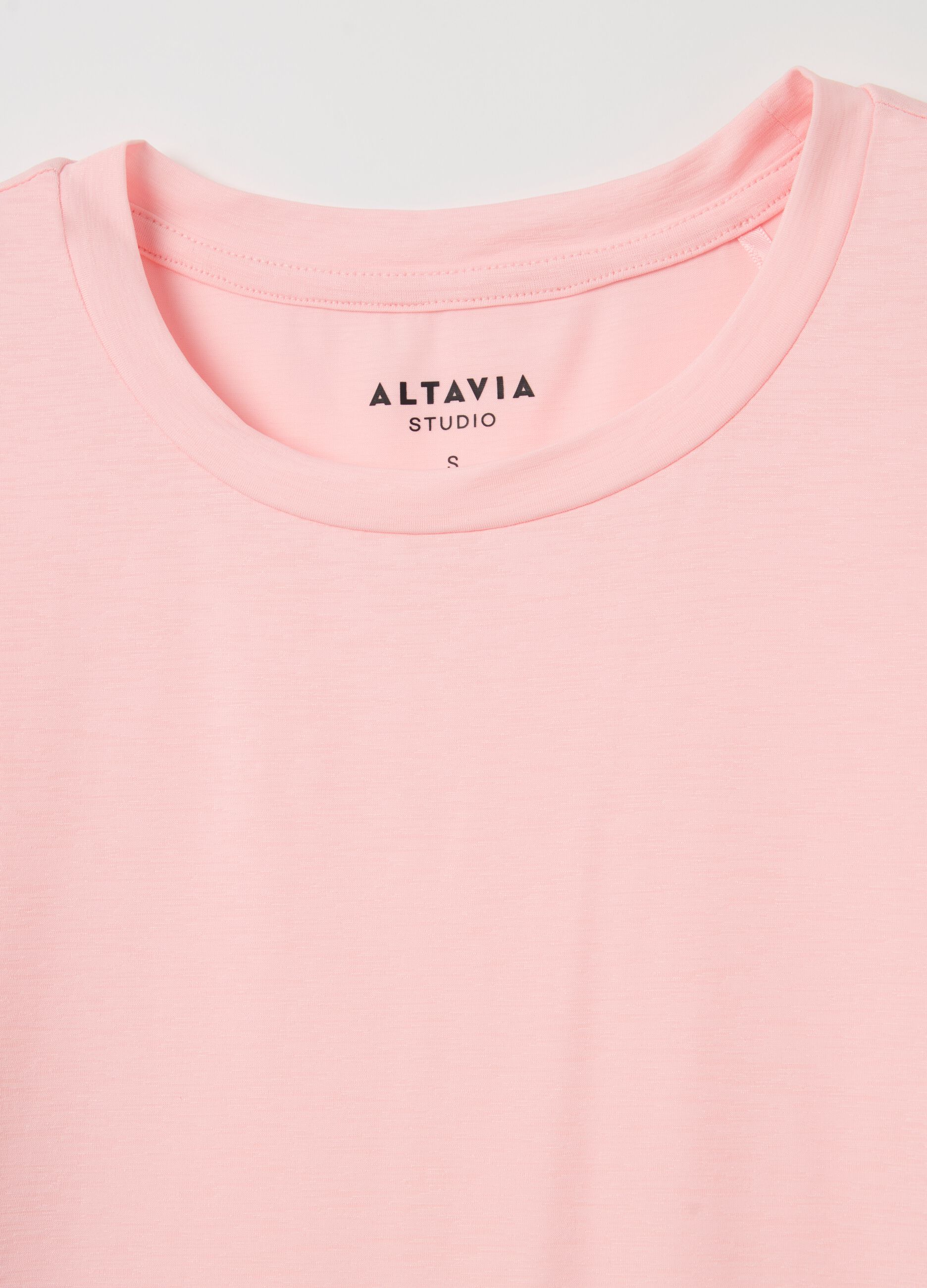 ALTAVIA STUDIO T-shirt in technical fabric