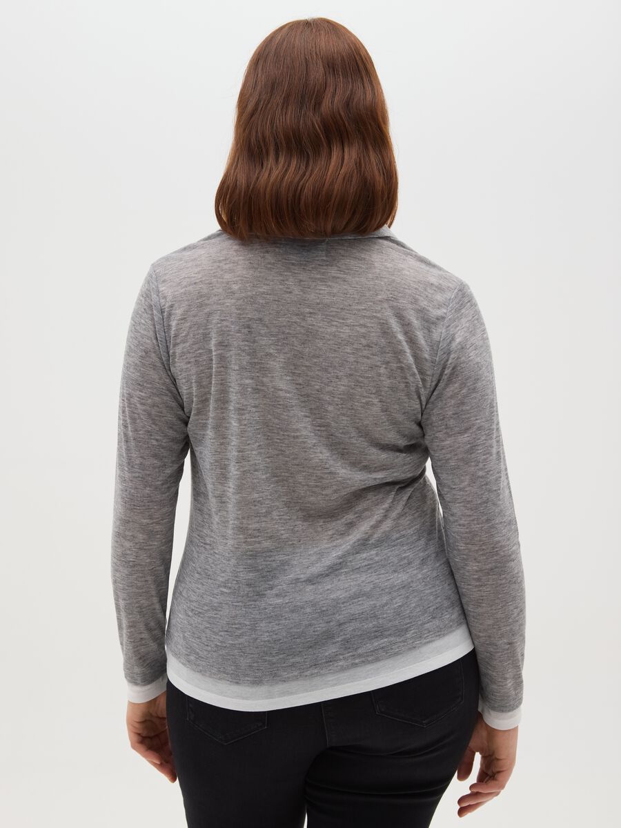Maglia grigia regular fit con scollo a V_2
