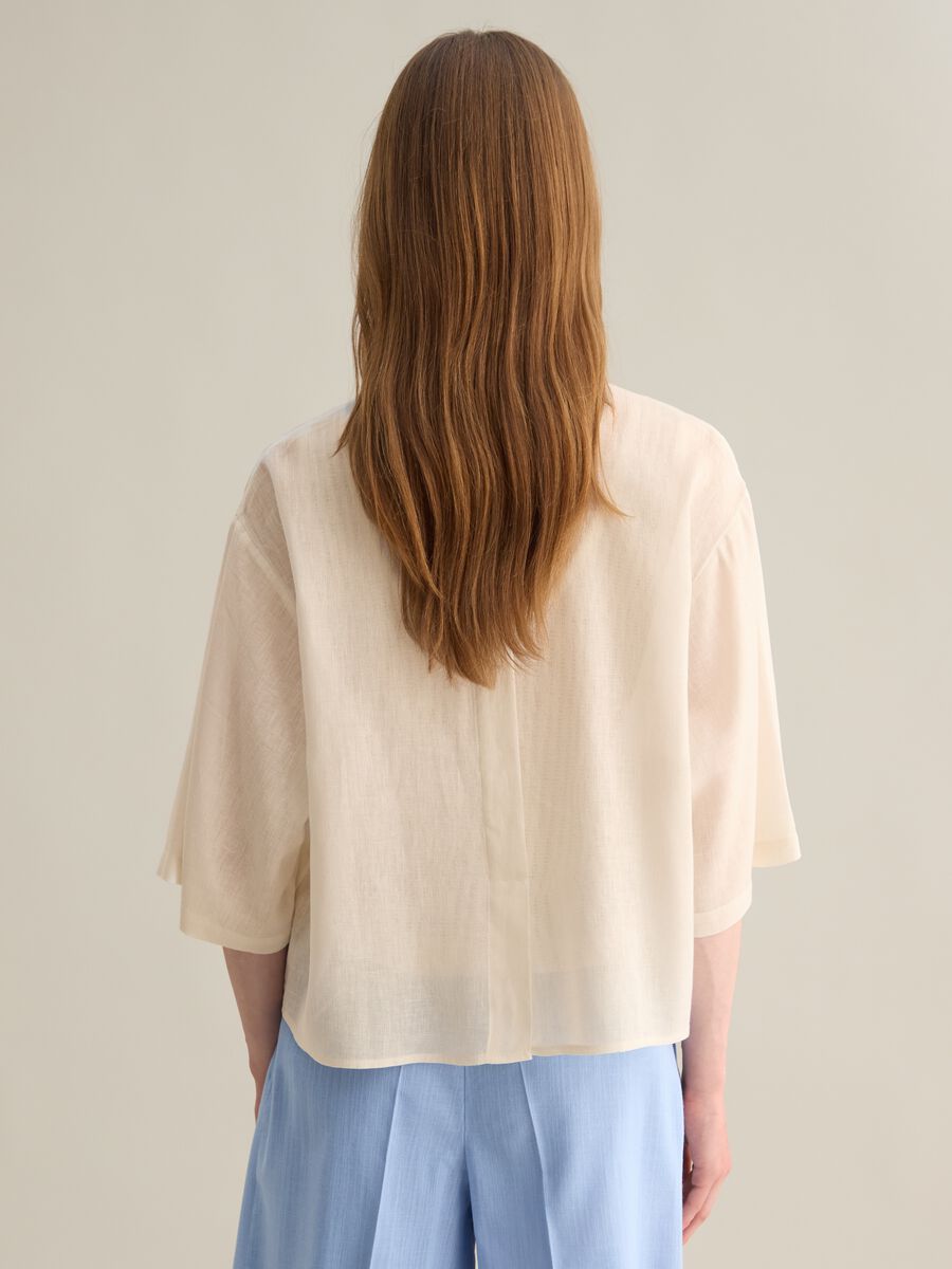 Women's white oversized shirt in linen blend_3