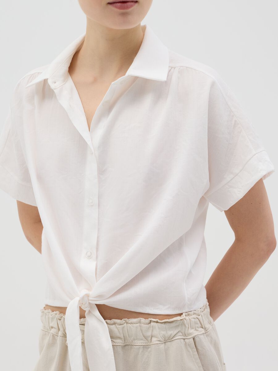 White shirt with knot and short sleeves_2