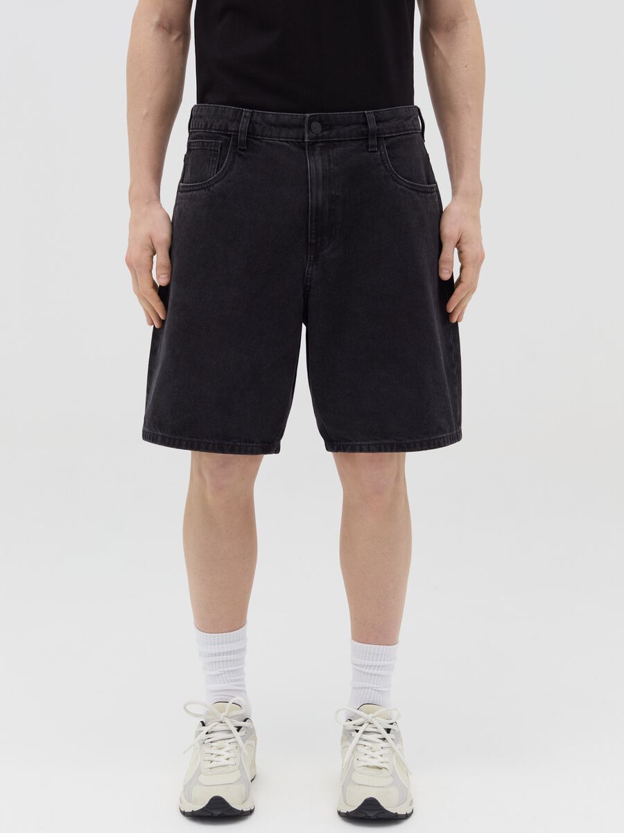 Baggy-fit Bermuda shorts in denim with five pockets_1