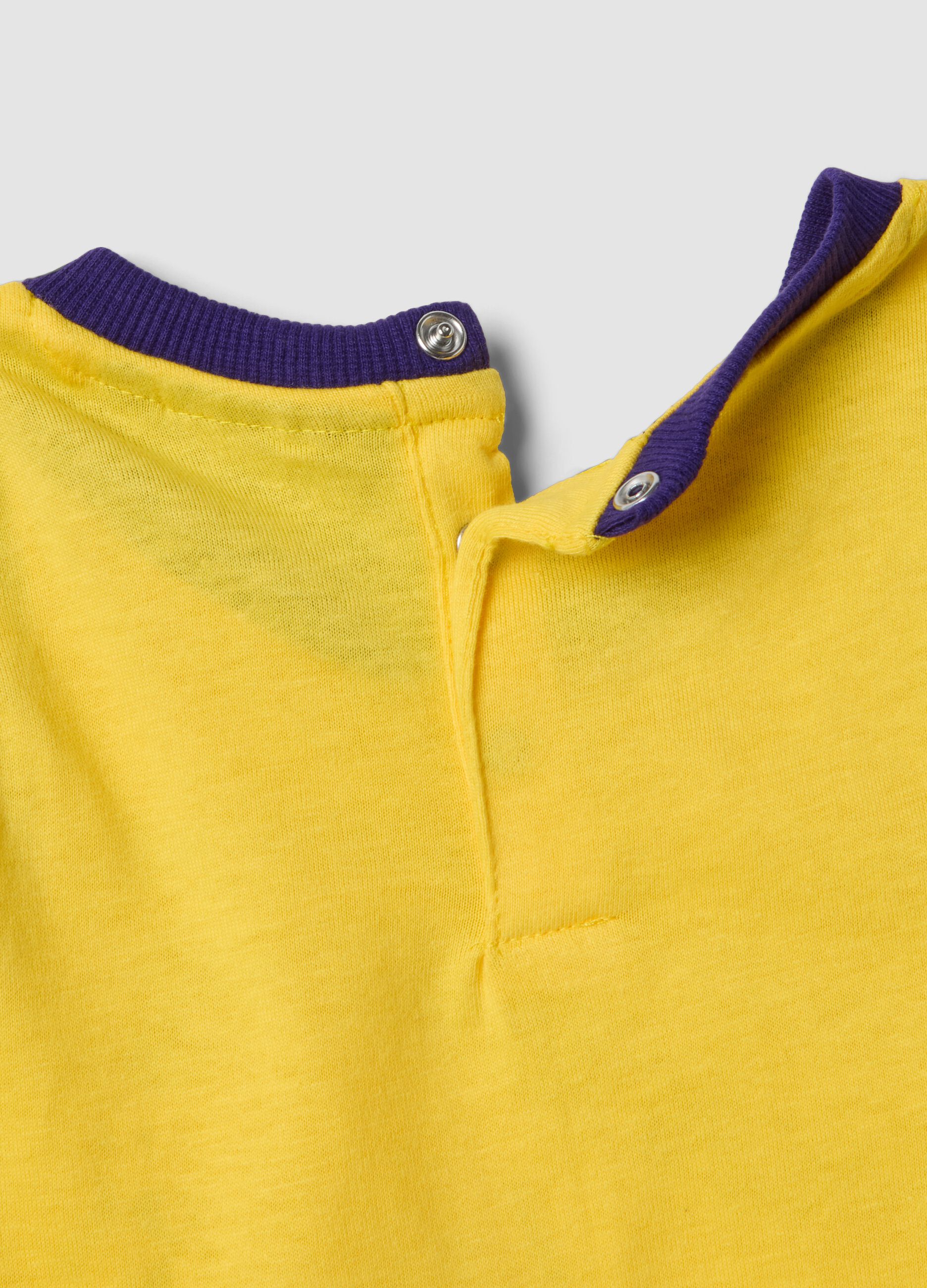 Completo giallo e nero in puro cotone con top e shorts per bimbo regular fit