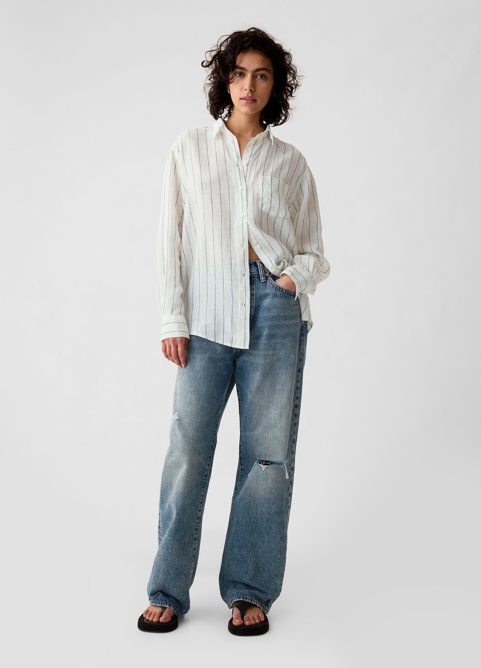 Oversized shirt in linen with pocket