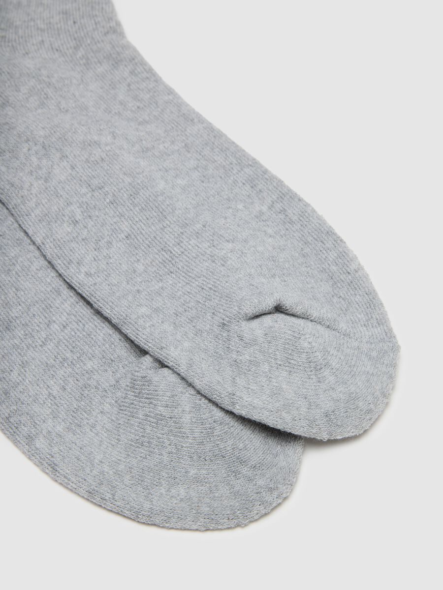 Tripack of grey sports socks in stretch cotton_2