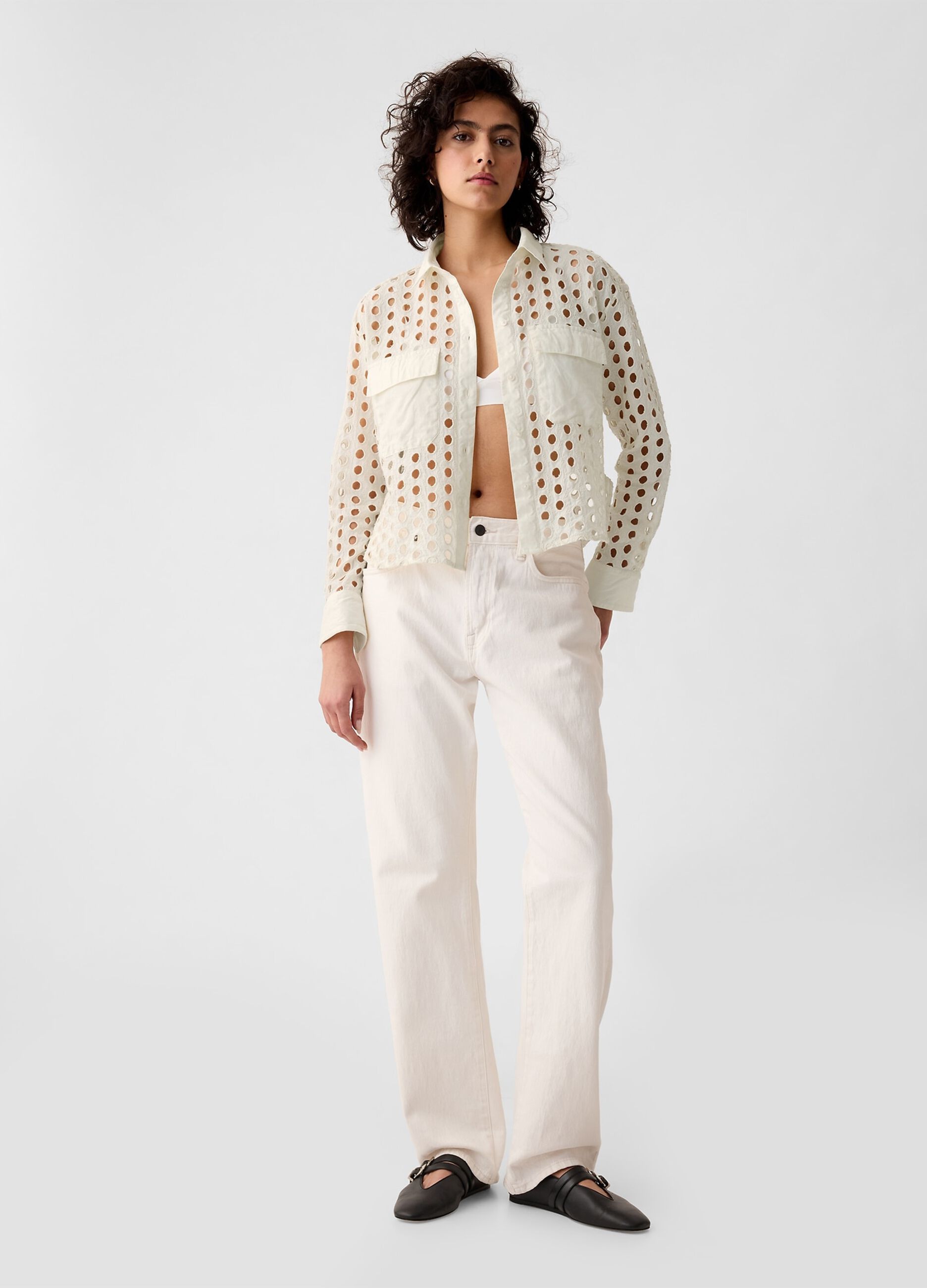 Camicia cropped con dettagli traforati