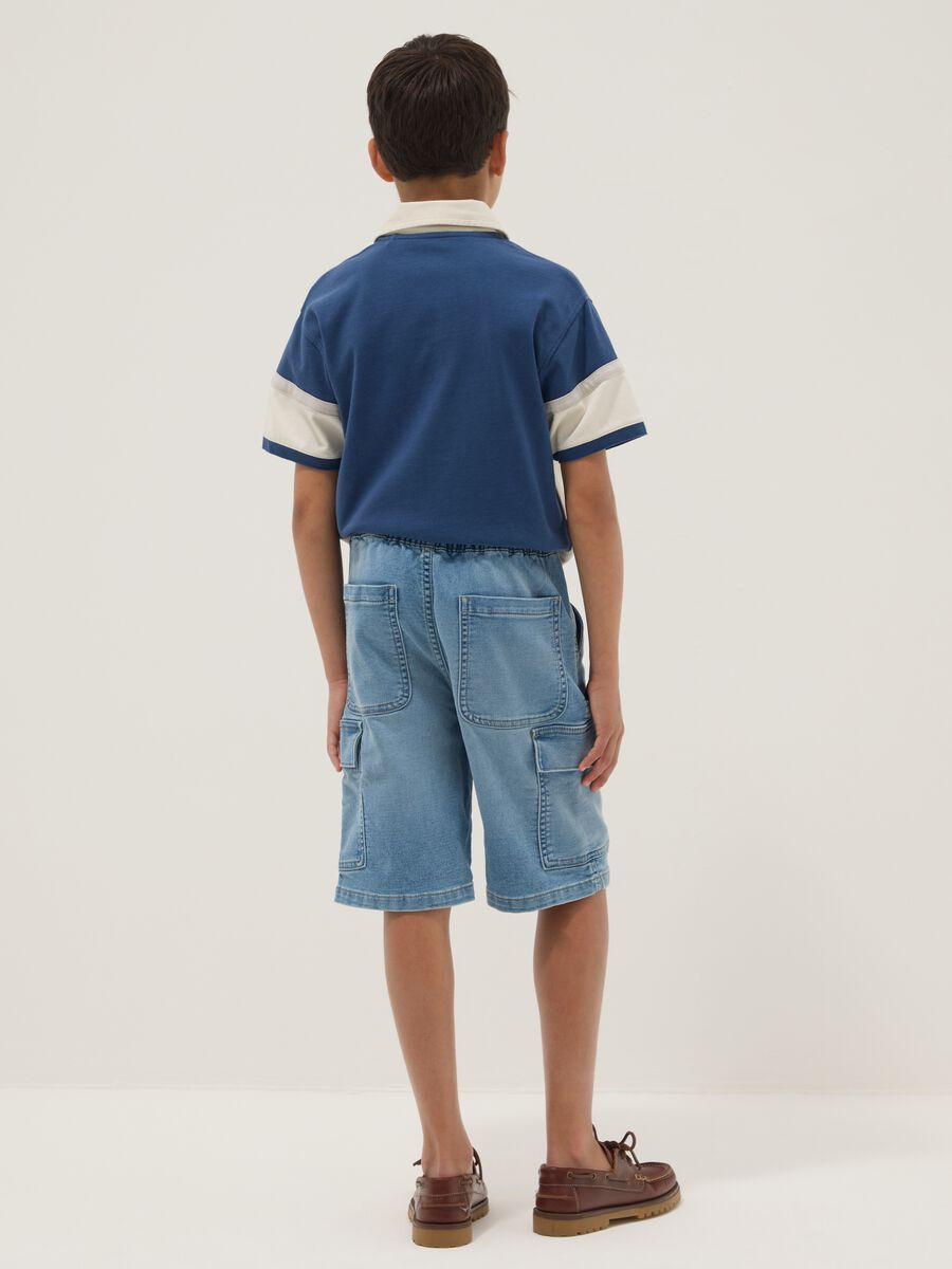 Shorts cargo azzurri in denim di cotone elasticizzato_1