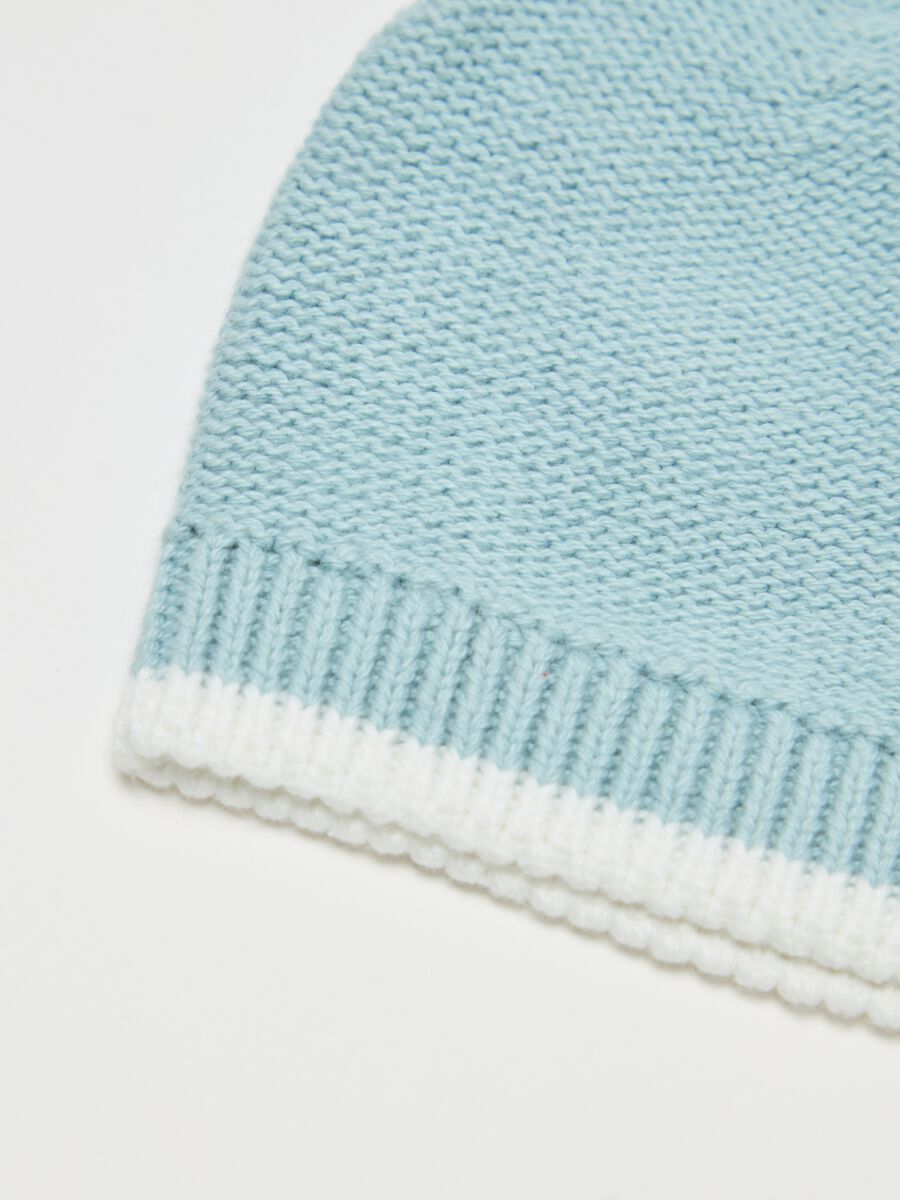 Hat with ears and striped edging_2