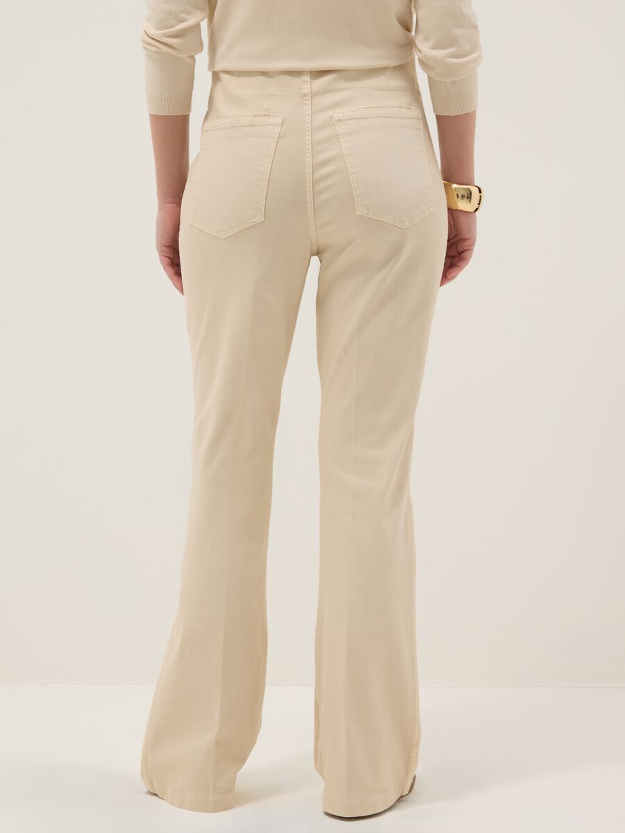 Pantaloni flare premaman beige in cotone elasticizzato_2