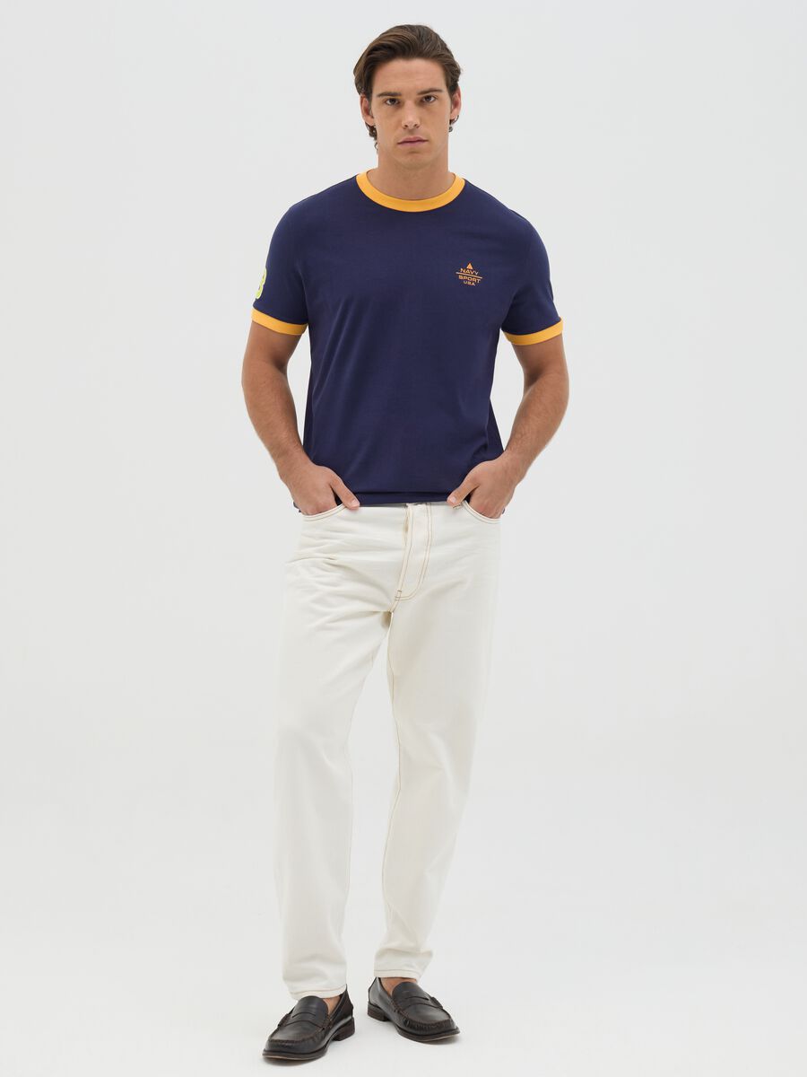 Blue T-shirt with short sleeves and orange details_1