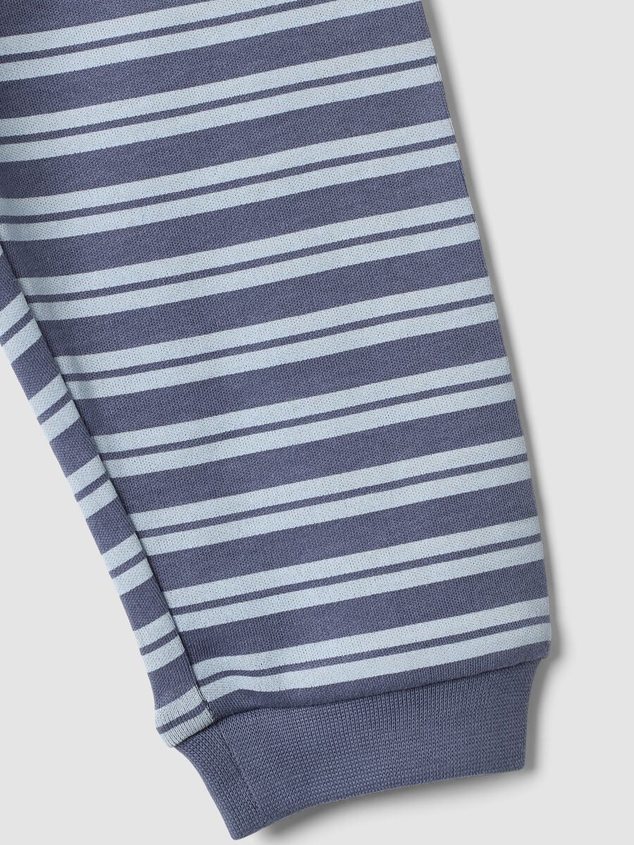 Pigiama viola in puro cotone organico con maglia e pantaloni rigati per neonato e bimbo_3