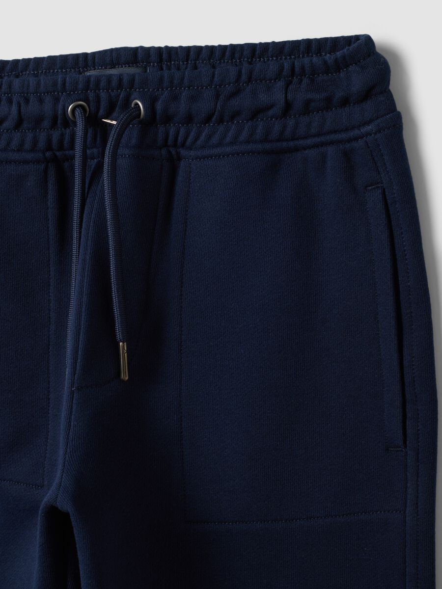Pantaloni jogger blu in puro cotone con vita elasticizzata per bambino_2